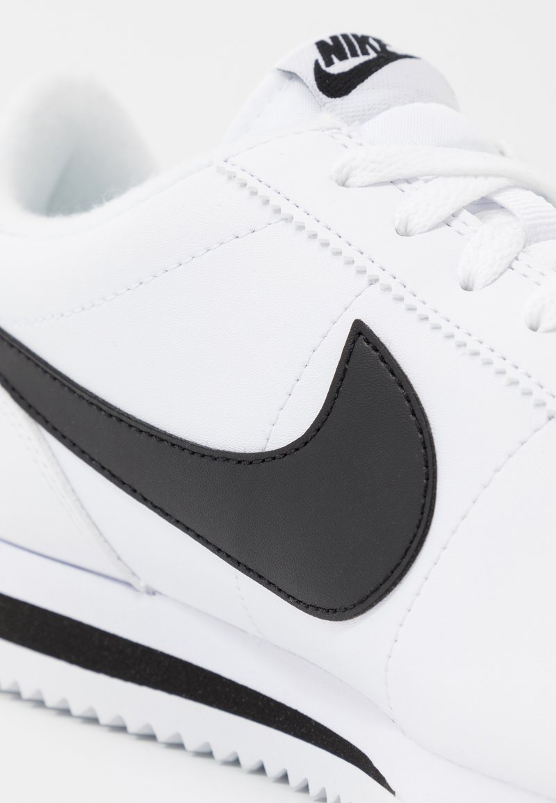 nostalgia recluta aerolíneas Nike Sportswear CORTEZ BASIC - Zapatillas - white/black/metallic silver/ blanco - Zalando.es