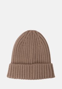 Berretto lavorato a maglia marrone con una texture a coste, dotato di orlo risvoltato. Il materiale sembra morbido e spesso, offrendo calore e comfort.