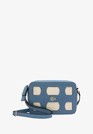 Borsa a tracolla in pelle blu con dettagli beige, caratterizzata da una forma rettangolare, cuciture e logo dorato sul davanti. Tracolla regolabile inclusa.