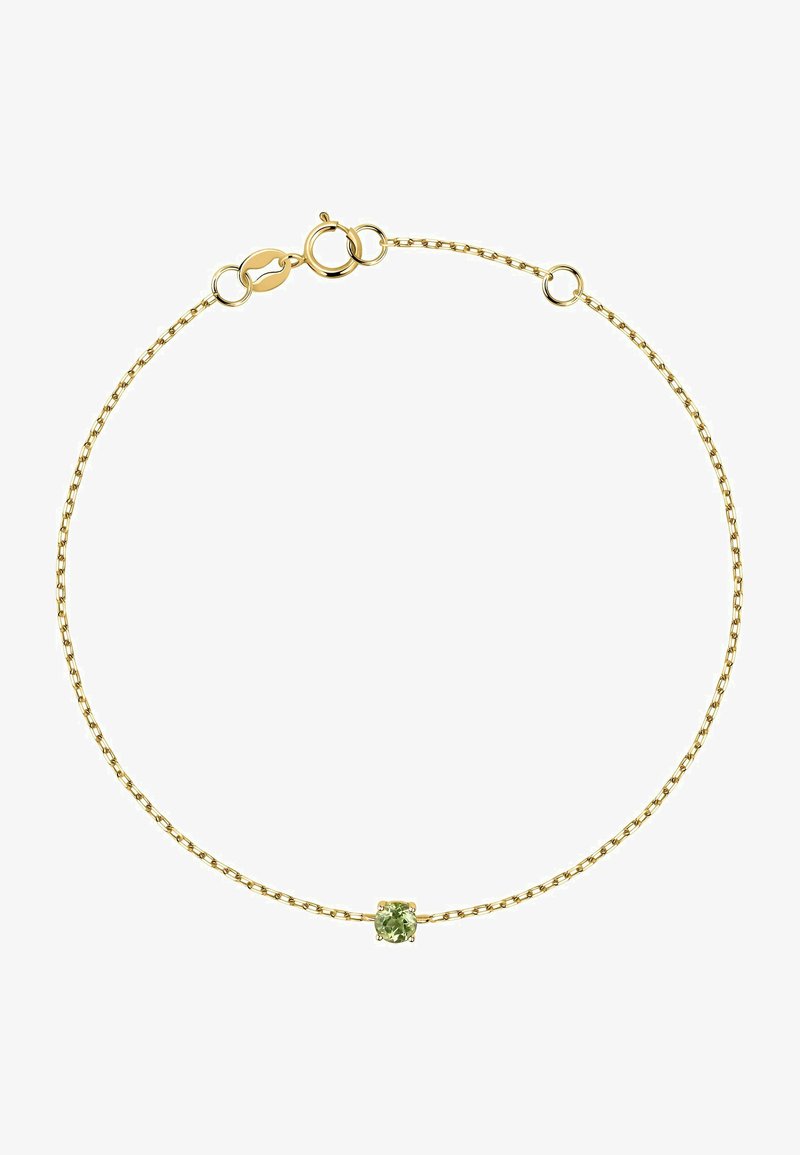 Gouden metalen kettingarmband met een enkele ronde groene steen, gezet in een vierpuntsluiting. De ketting heeft een eenvoudig, gestructureerd ontwerp.