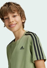 adidas Performance TEE - Camiseta estampada - tent green black