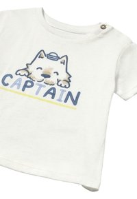 Camiseta blanca de algodón con mangas cortas, que presenta un perro de dibujos animados llevando un gorro de capitán y la palabra "CAPITÁN" en azul y amarillo.