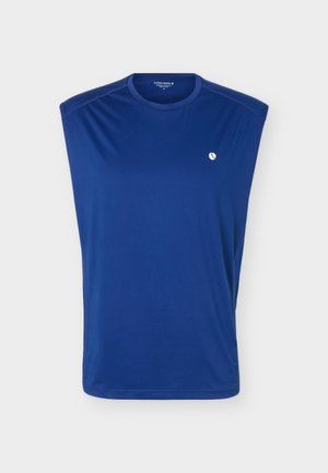 Hõlmikuta sinine spordisärk ümmarguse kaelusega ja vasakul rinnal väike valge tennispalli logo.