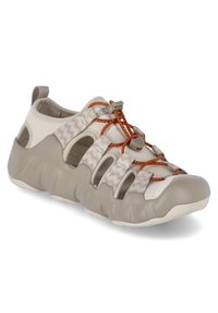 Beige hybridní obuv s flexibilní gumovou podrážkou, síťovaným svrškem s výřezem a nastavitelnými oranžovými elastickými šňůrkami pro bezpečné uchycení.