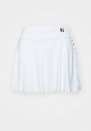 Weißer Tennisskirt aus dehnbarem Material, mit einem glatten Bund und dezenten Falten, versehen mit einem kleinen Logo-Tag in der oberen linken Ecke.
