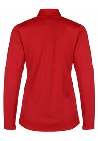 Camicia rossa a maniche lunghe con colletto, realizzata in tessuto morbido e stretch. Presenta un design aderente e cuciture piatte. Nessuna grafica o motivo visibile.
