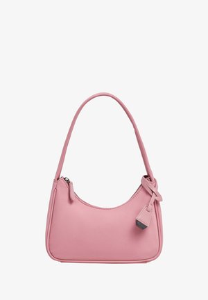 Ružičasta sintetička torba s zaobljenim dizajnom, pojedinačnom drškom, zatvaračem na patent, i dekorativnim čvorom. Glatka tekstura i minimalistički stil.