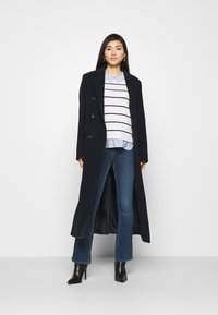 Marks & Spencer Calças de ganga à boca de sino - blue denim