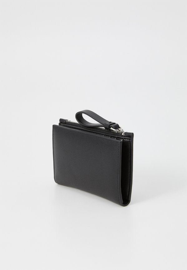 CIRCLE SLIM BIFOLD - Wallet3
