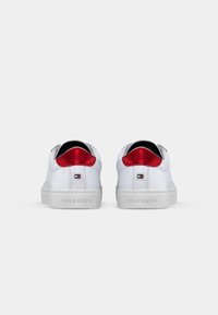 Tommy Hilfiger ESSENTIAL - Sneakers low - red