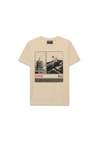 Camiseta de algodón beige con un diseño gráfico de una pagoda y el Monte Fuji, con un sol rojo, etiquetada "FUJISAN" y un acento con patrón.