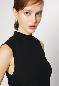 Pieces Petite PCKENNA TOP - Blusa - black