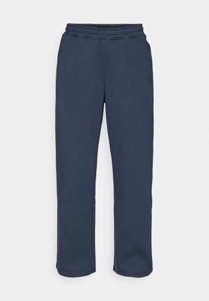 Pantalones de chándal color navy con un corte relajado, cintura elástica y bolsillos laterales. Hechos de una tela suave y texturizada para mayor comodidad y durabilidad.