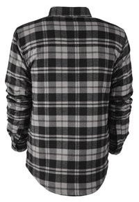 Schwarz-graues kariertes Flanellhemd mit Button-Down-Kragen, langen Ärmeln und leicht gekurvtem Saum. Weiche Textur, keine sichtbaren Beschläge.