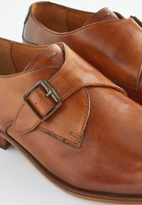 Next LEATHER SINGLE MONK SHOES - Zakelijke loafers - tan brown