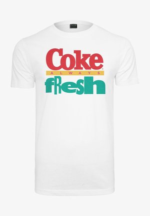Weißes Baumwoll-T-Shirt mit rotem "Coke"-Logo, gelbem "always" und grünem "fresh", in Blockbuchstaben und mit Rundhalsausschnitt.