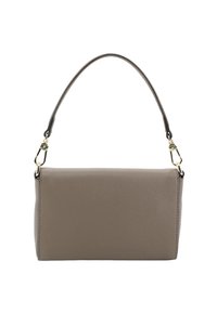 Graue Lederhandtasche mit einer strukturierten rechteckigen Form, ausgestattet mit einem kurzen Griff und goldfarbenen Metallakzenten. Glatte Oberfläche.