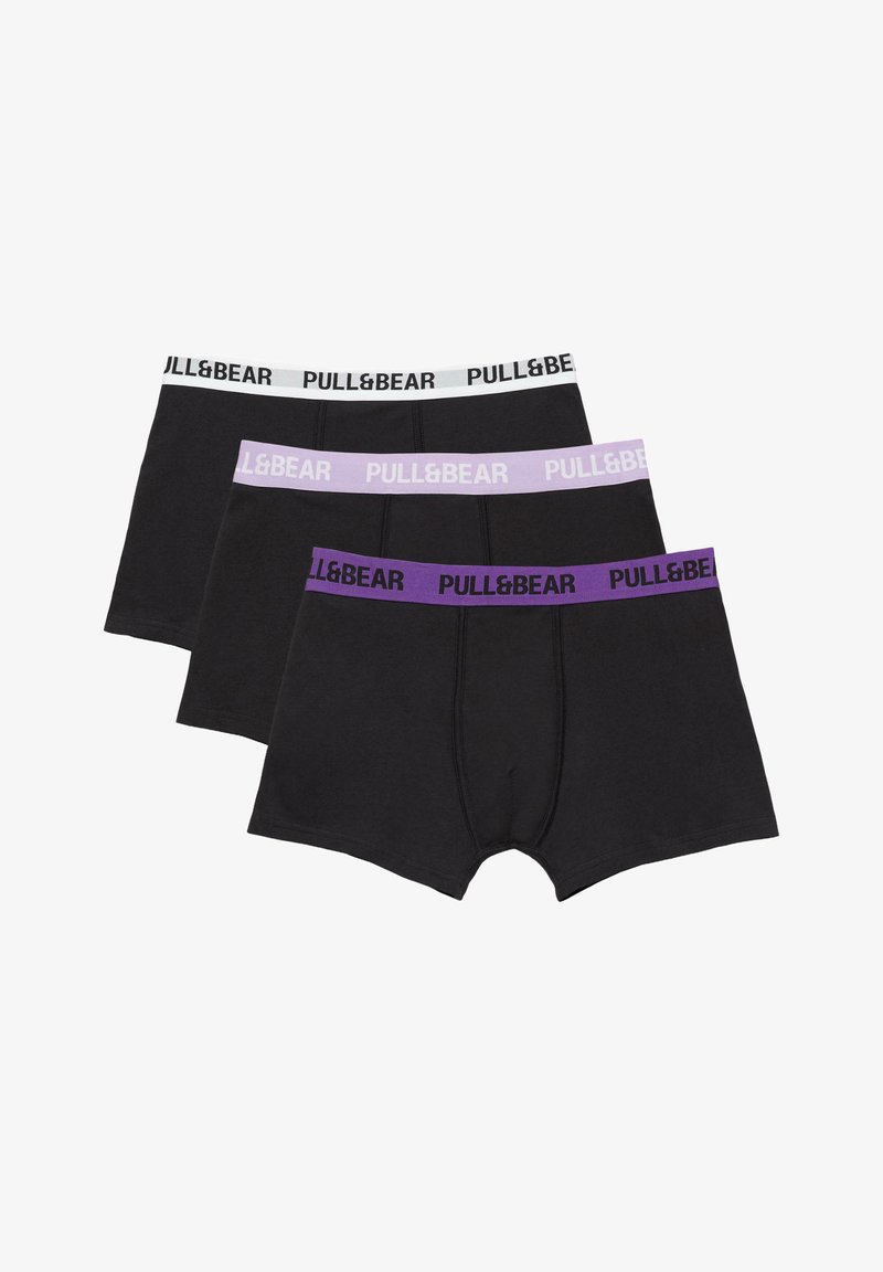 Trois boxers noirs avec des tailles élastiques en blanc, lilas et violet, chacun marqué "PULL&BEAR" dans des couleurs assorties.