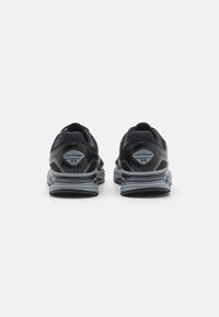 Under Armour APPARITION - Sneakers laag - black/metallic black/castlerock
