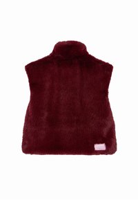 Vyno raudonos spalvos dirbtinio kailio liemenė su aukštu apykakle, pasižyminti minkšta tekstūra ir maža rožinė etikete apatiniame dešiniajame kampe.