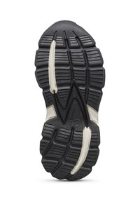 Suola di scarpa in gomma nera con un motivo testurizzato, caratterizzata da profonde scanalature e un accento centrale bianco. Design resistente per una buona aderenza.