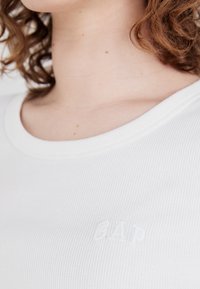 GAP TEE - T-shirt à manches longues - white