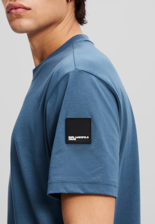 REG PATCH TEE - Basic T-shirt - vintage indigo4