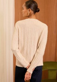 Love & Roses REGULAR FIT - Pulóver - ivory lace