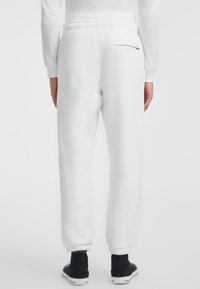 Guess Jeans AMERICAN TRADITION JOGGER - Treningo apatinė dalis - weiß