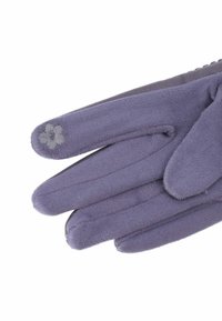 Guanti viola realizzati in un tessuto morbido e flessibile, con un ricamo a forma di fiore sul dito indice e cuciture dettagliate lungo le cuciture.