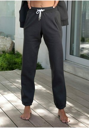 Dunkelgraue Sweatpants mit elastischen Bündchen und einem Kordelzugbund. Verfügt über seitliche Taschen und eine glatte, weiche Textur.