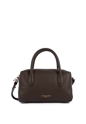 Dunkelbraune Lederhandtasche mit zwei Griffen und goldenem "Lancaster Paris" Logo auf der Vorderseite, dargestellt vor weißem Hintergrund.
