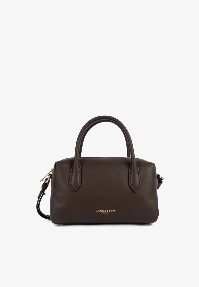Sac à main en cuir marron foncé avec deux anses et logo doré "Lancaster Paris" à l'avant, présenté sur fond blanc.