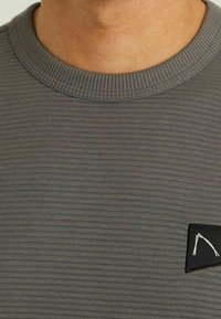 CHASIN' Strickpullover - grey