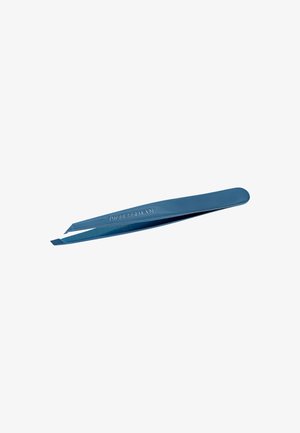 Blaue Pinzette aus Edelstahl mit schrägen Spitzen, auf einer Seite mit dem Schriftzug „TWEEZERMAN“ versehen und einem glatten, eleganten Design für präzises Greifen.
