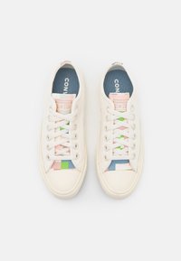 Converse Sneakers - off-white