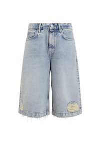 Shorts in denim azzurro chiaro con una vestibilità ampia, orlo sfilacciato e aree strappate con cuciture visibili. Classico design a cinque tasche.