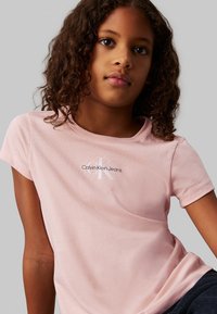 Calvin Klein Jeans MICRO MONOGRAM - T-shirts print - peach whip