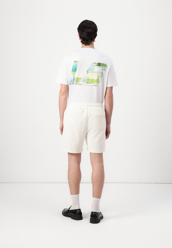 EMBLEM - Shorts - chalk4