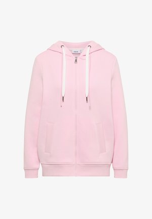 Lyserød hættetrøje med lynlås, hvide snore, sidelommer, ribstrikkede manchetter og hætte, vist mod en hvid baggrund.