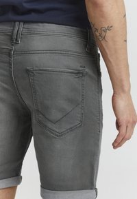 11 Project PRNIAS REGULAR FIT - Jeansshorts - denim grey
