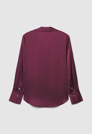 Long-sleeve shirt in deep burgundy satin with a smooth texture, a pointed collar, and buttoned cuffs, featuring a simple, elegant design.