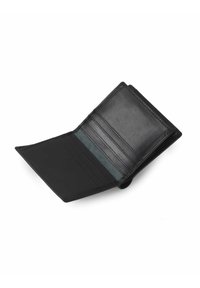 Billetera de cuero negro con un diseño abierto, que presenta múltiples ranuras para tarjetas y una textura suave. El interior tiene un simple acento verde.