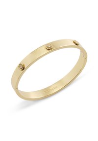 Bracciale rigido in tono oro con tre accenti floreali e una pietra centrale, superficie liscia e un logo inciso in modo sottile sul lato interno.