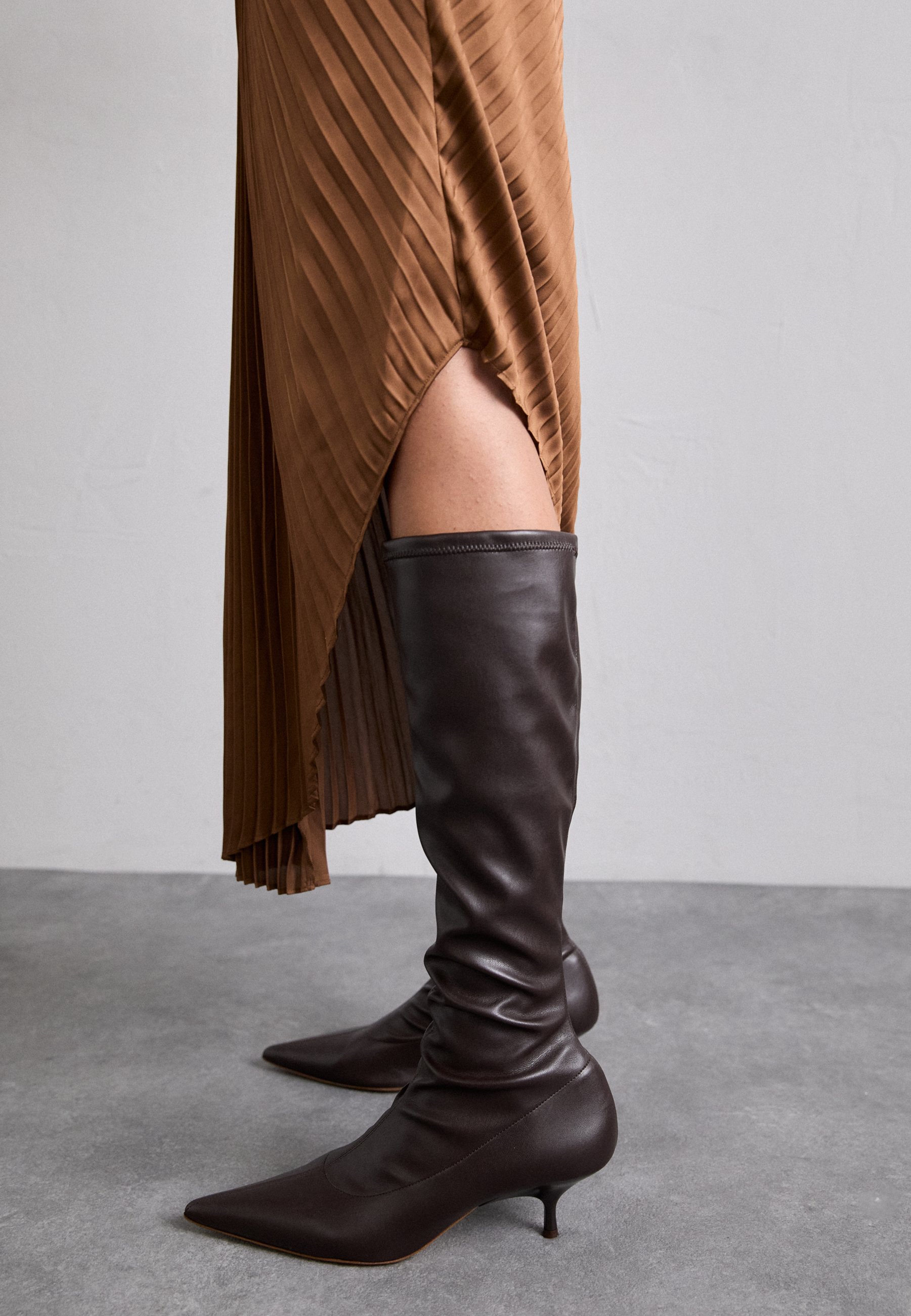 Bibiy ビビィ ODETTE BOA PLEATED SKIRT スカート Bibiy ビビィ ODETTE BOA PLEATED SKIRT スカート 今期bibiy