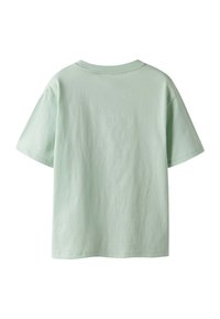 T-shirt vert menthe à manches courtes en coton doux. Présente un col rond et une coupe décontractée avec des détails de couture minimalistes.