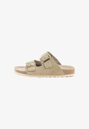 Sandalia de ante beige deslizante con dos hebillas ajustables en tono dorado, plantilla de corcho y suela de goma texturizada, con un diseño de perfil bajo.
