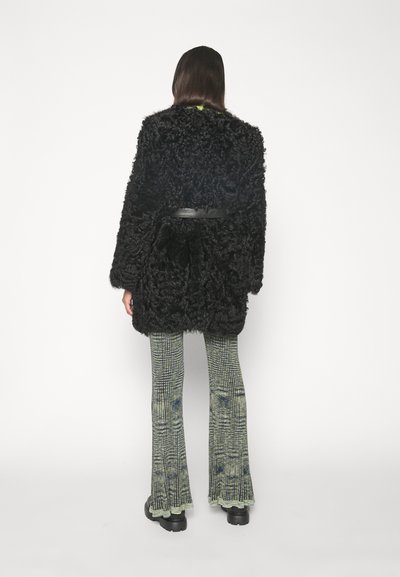 STUDIO ID ROMY TIGRADO SHEARLING COAT - Κοντό παλτό - black silky