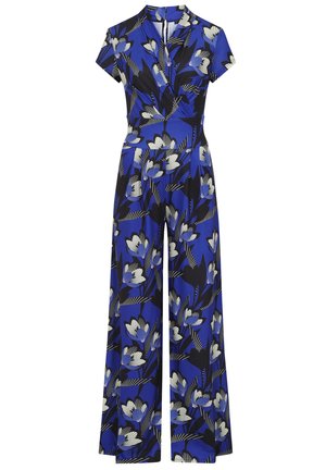 Jumpsuit floral bleu avec des manches courtes, un décolleté en V, des jambes larges et un motif de feuilles blanches et noires sur un fond bleu vibrant.