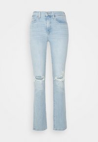 Jeans in denim blu chiaro con vita alta, gamba dritta e strappi sulle ginocchia. Presentano una chiusura con bottone e zip e un design a cinque tasche.